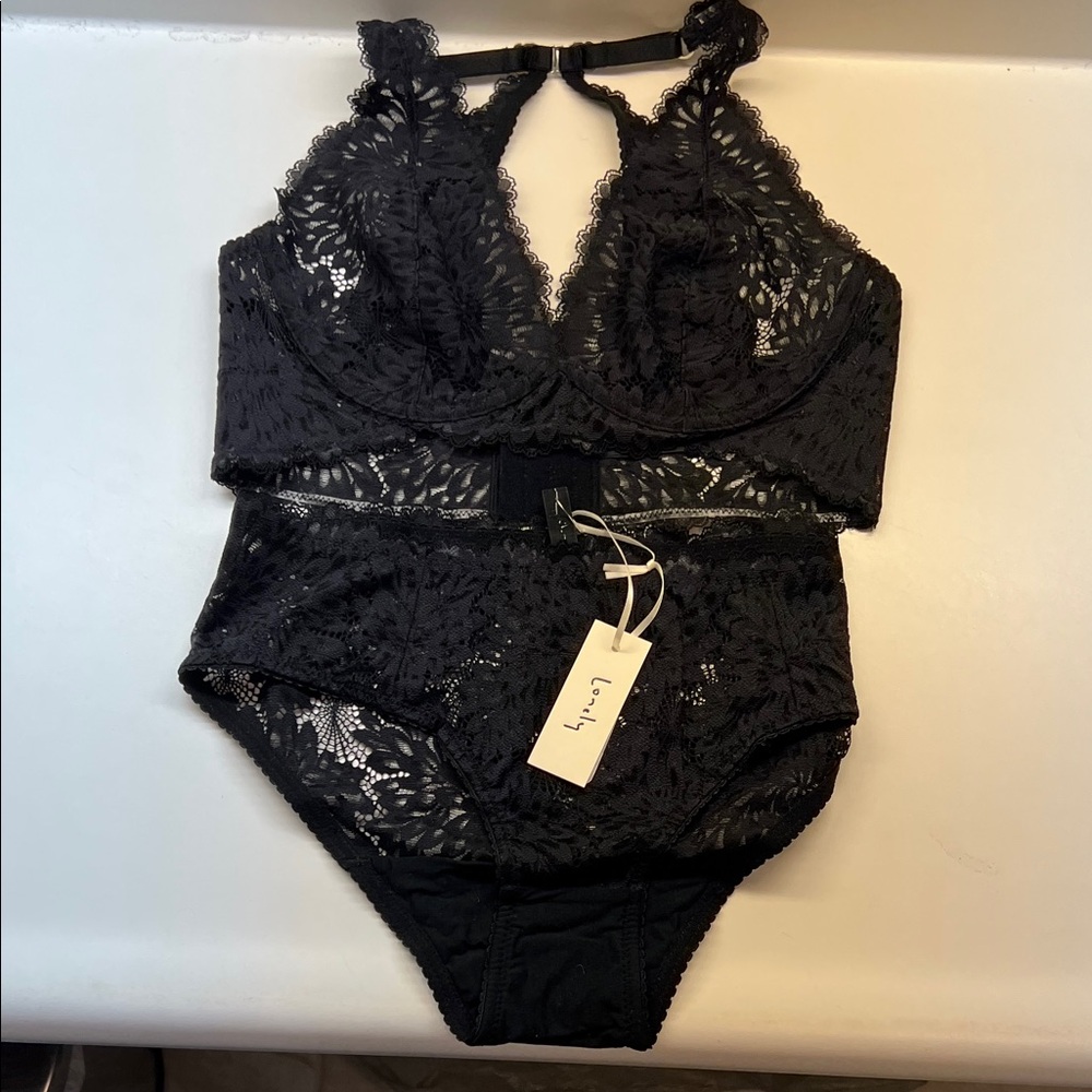 Elegant Black Lace Bra by Lonely